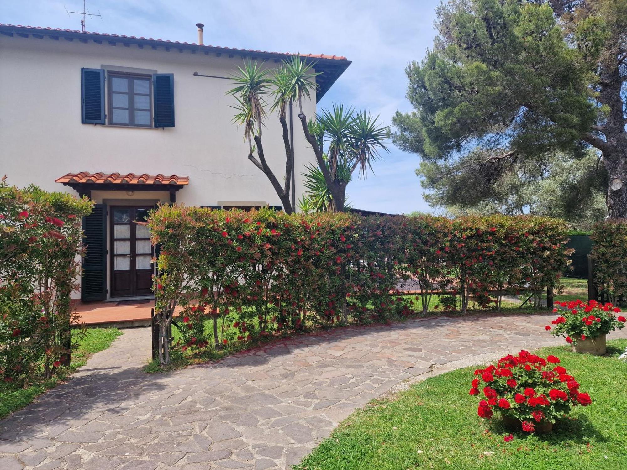 Campo Al Lupo Apartment Livorno Exterior foto