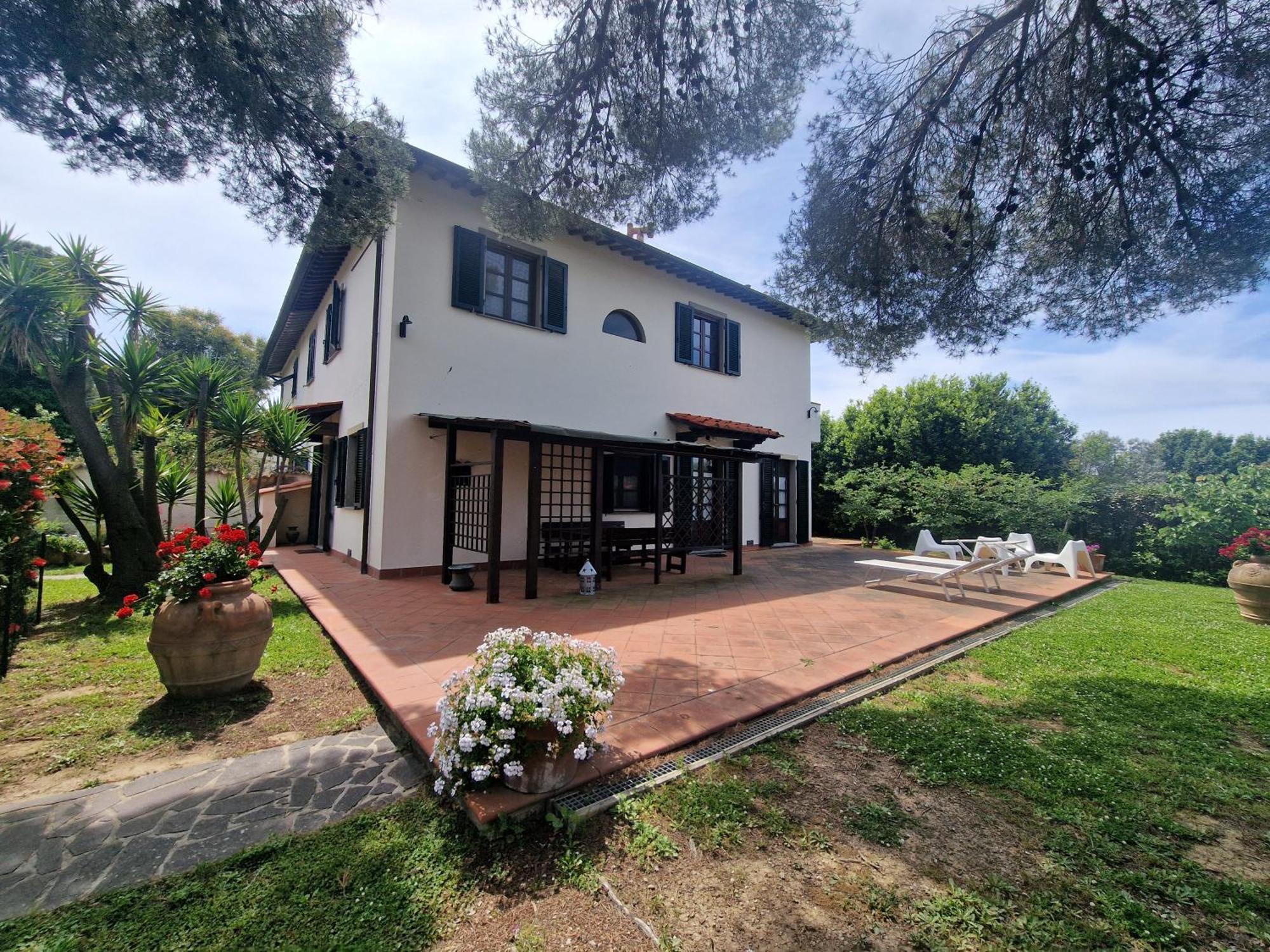 Campo Al Lupo Apartment Livorno Exterior foto