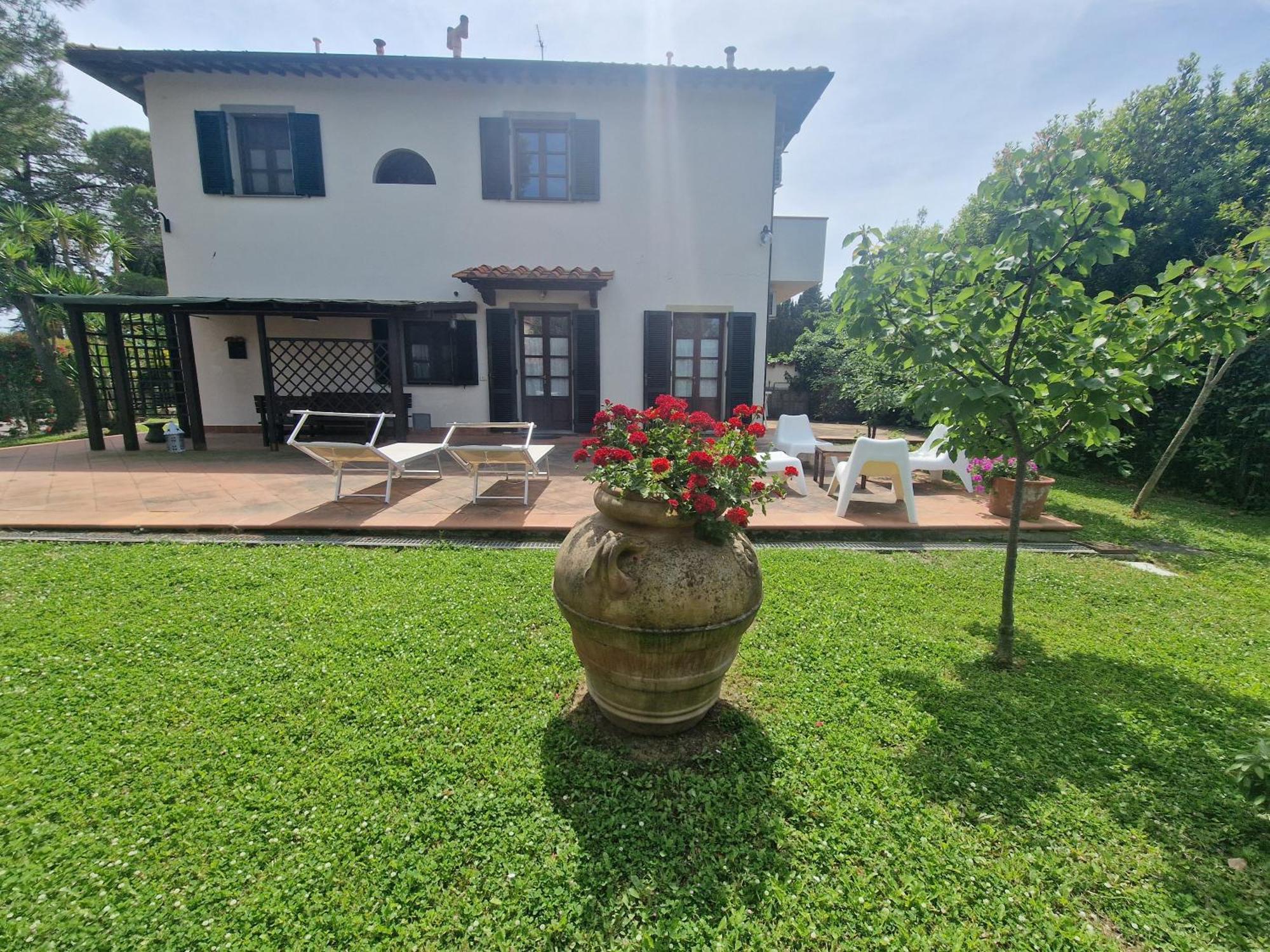 Campo Al Lupo Apartment Livorno Exterior foto